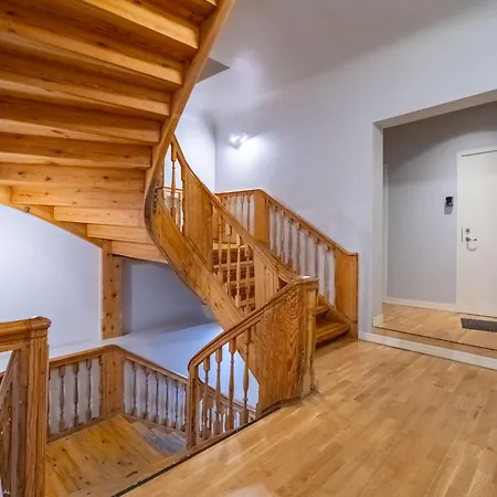 Tirgonu Square Apartment *